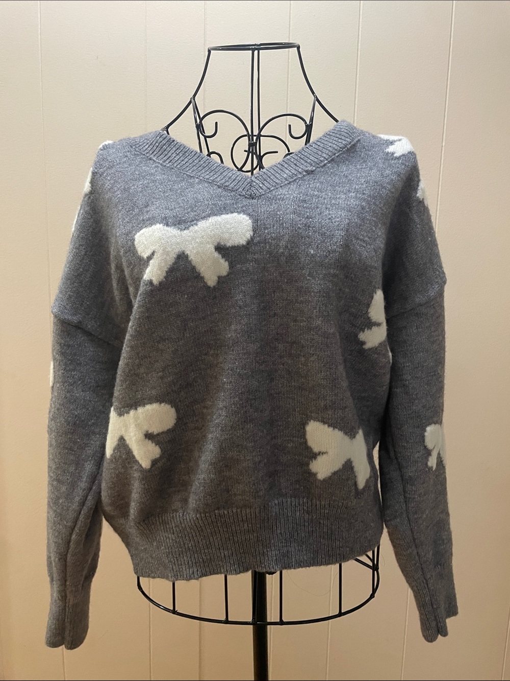 SHEIN Gray V-Neck Sweater with White Bow Accents